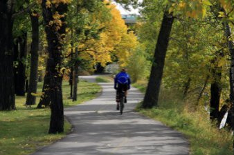 bow-river-cyclist_337